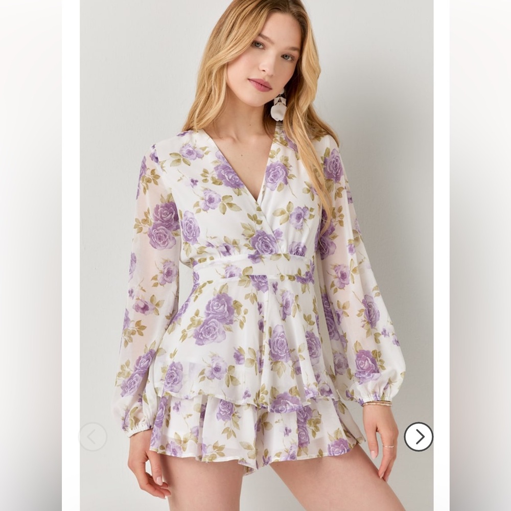 💜 Vanessa Tiered Bottom Floral Romper 🤍 Francesca’s Brand 💜 Size XL 🤍